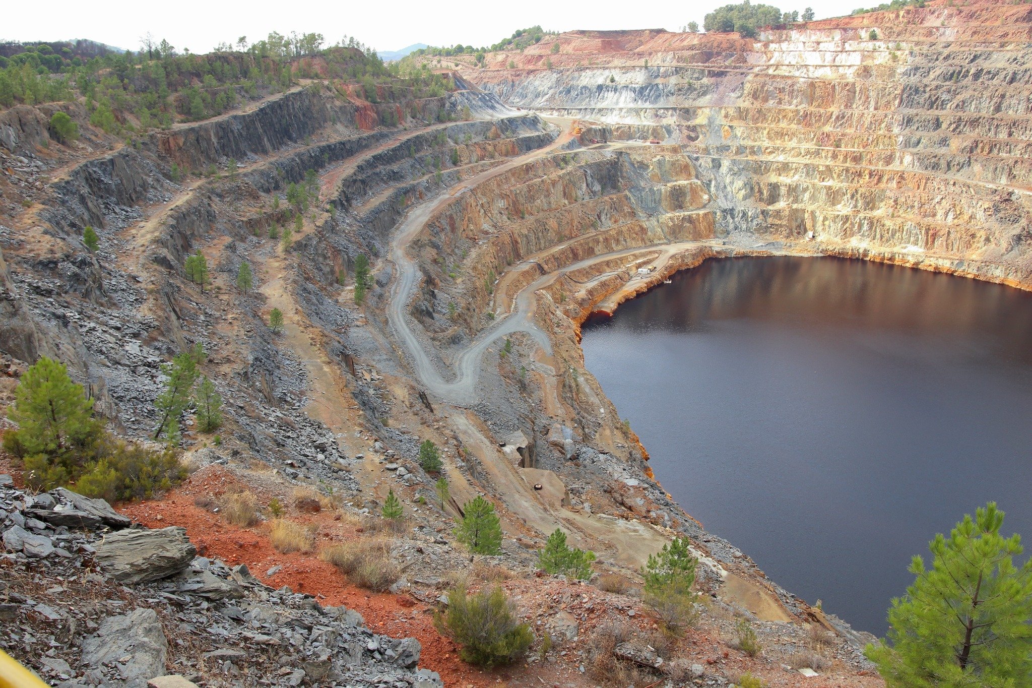 Turning mining waste into low-carbon building material
